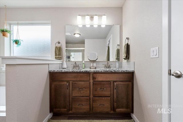 3123 N Greengate Way, Star, ID 83669