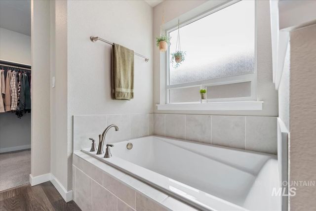 3123 N Greengate Way, Star, ID 83669