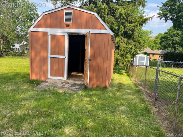 225 Juniper Street, Auburn Hills, MI 48326