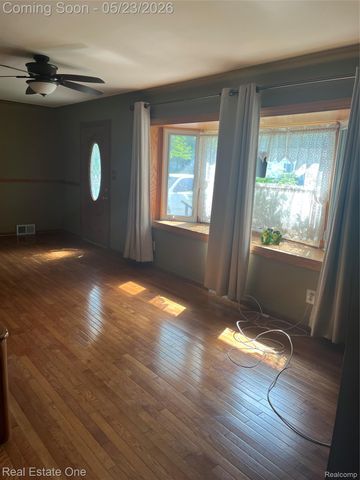 225 Juniper Street, Auburn Hills, MI 48326