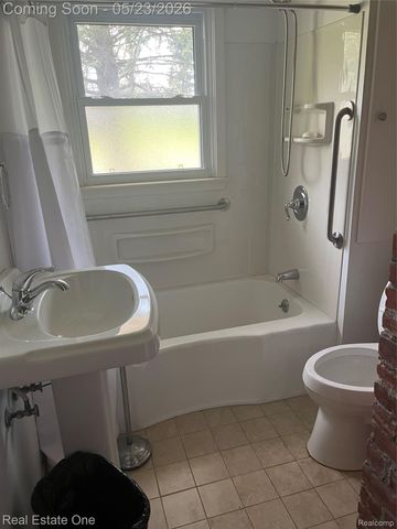 225 Juniper Street, Auburn Hills, MI 48326
