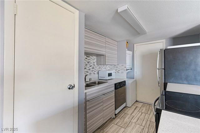 1372 Lorilyn Avenue 3, Las Vegas, NV 89119