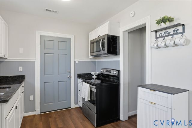 1111 Shuford Ave, Colonial Heights, VA 23834