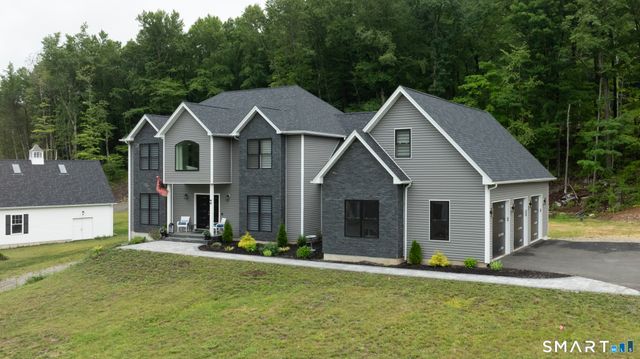 4 Oakengate Road, Wolcott, CT 06716