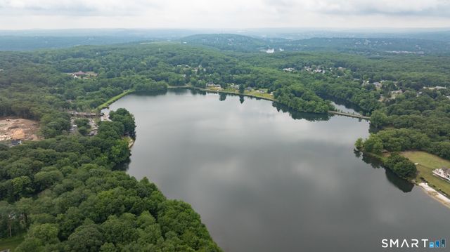 4 Oakengate Road, Wolcott, CT 06716