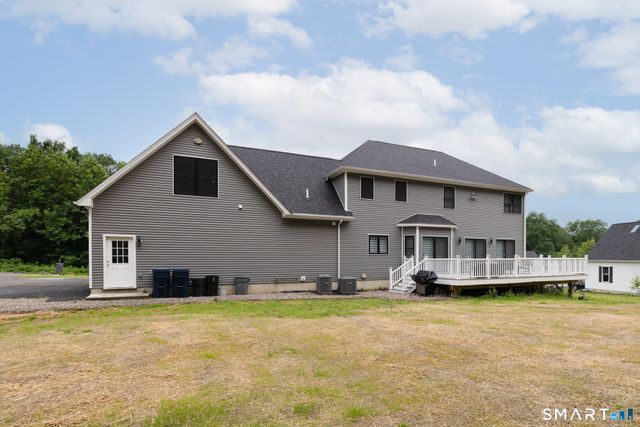 4 Oakengate Road, Wolcott, CT 06716