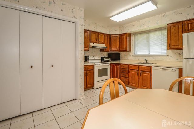 616-A Lemington Plaza, Monroe, NJ 08831