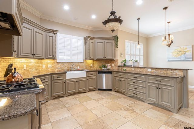 4351 Lazy Creek Dr, Tyler, TX 75707