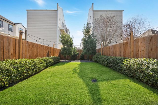 920 W 25th Street B, Houston, TX 77008