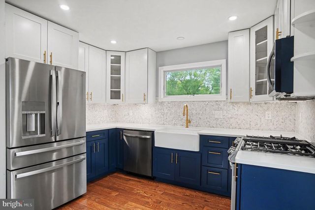 423 E PARK AVE, Maple Shade, NJ 08052