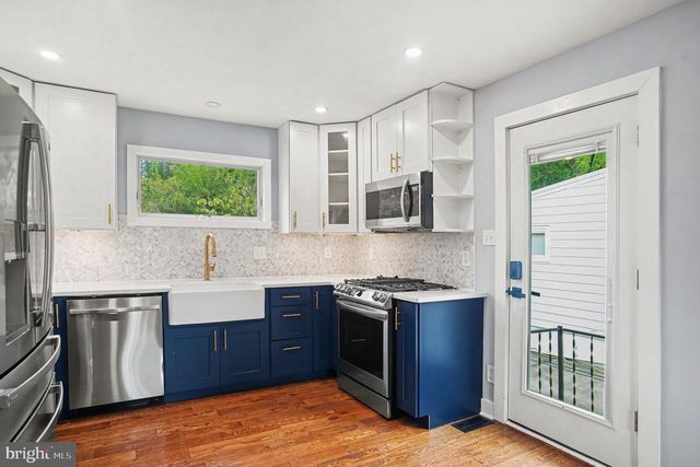 423 E PARK AVE, Maple Shade, NJ 08052