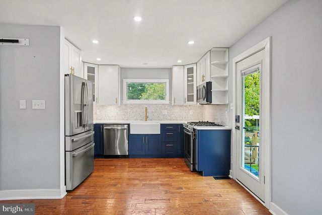 423 E PARK AVE, Maple Shade, NJ 08052