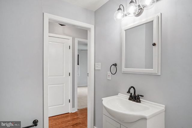 423 E PARK AVE, Maple Shade, NJ 08052