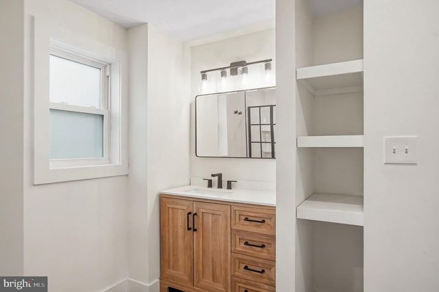 423 E PARK AVE, Maple Shade, NJ 08052