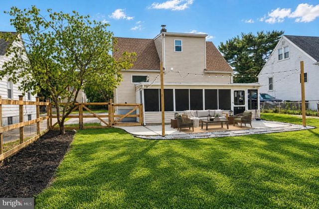 423 E PARK AVE, Maple Shade, NJ 08052