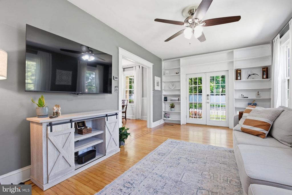 Image 4 of property listing at 19 TIMBER GROVE RD, Owings Mills, MD 21117