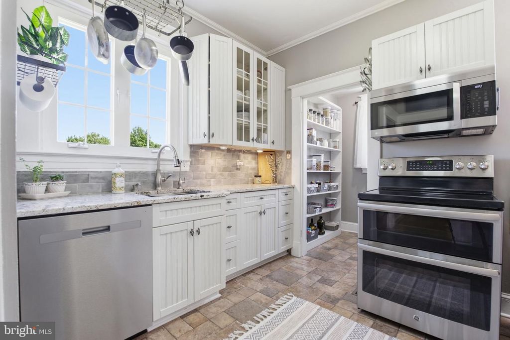 Image 6 of property listing at 19 TIMBER GROVE RD, Owings Mills, MD 21117