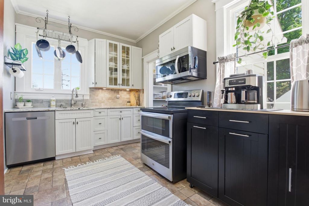 Image 8 of property listing at 19 TIMBER GROVE RD, Owings Mills, MD 21117