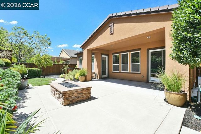 1083 Pomerol Cir, Brentwood, CA 94513