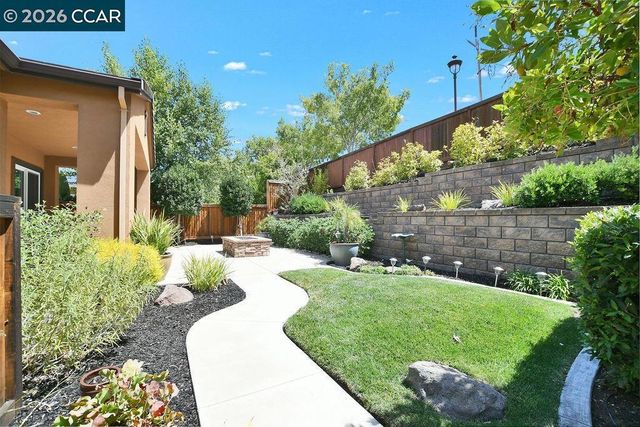 1083 Pomerol Cir, Brentwood, CA 94513