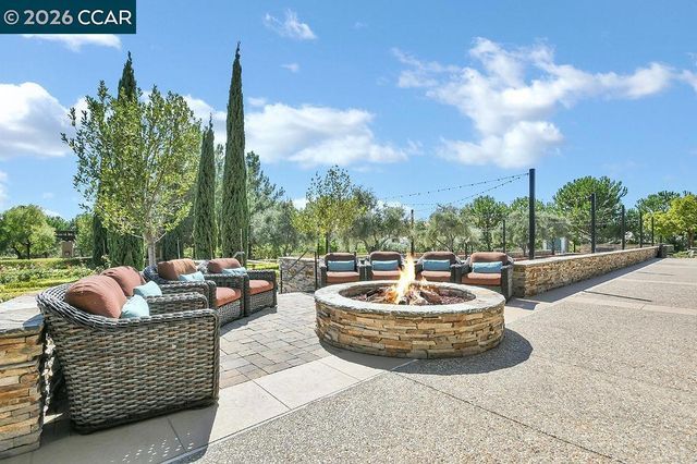 1083 Pomerol Cir, Brentwood, CA 94513