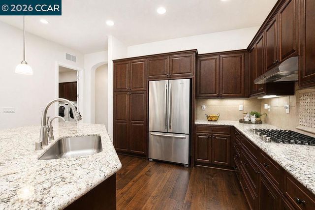 1083 Pomerol Cir, Brentwood, CA 94513
