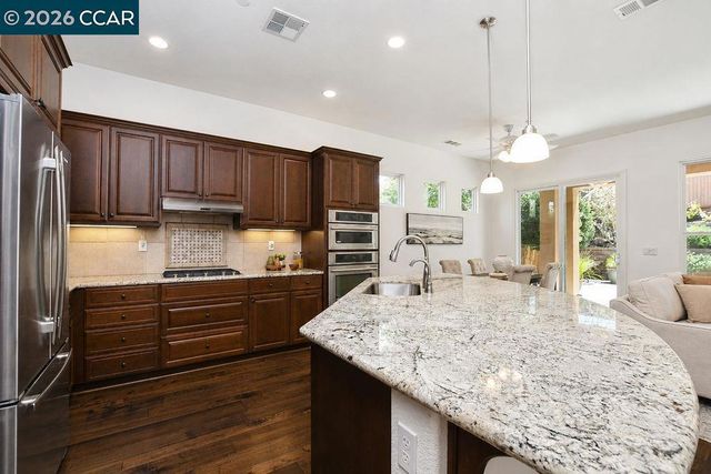 1083 Pomerol Cir, Brentwood, CA 94513