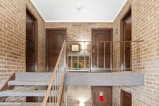114 E Bailey Road L, Naperville, IL 60565