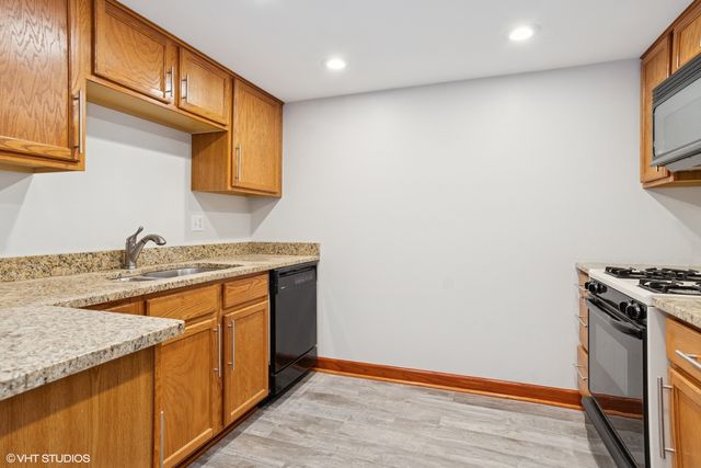 114 E Bailey Road L, Naperville, IL 60565