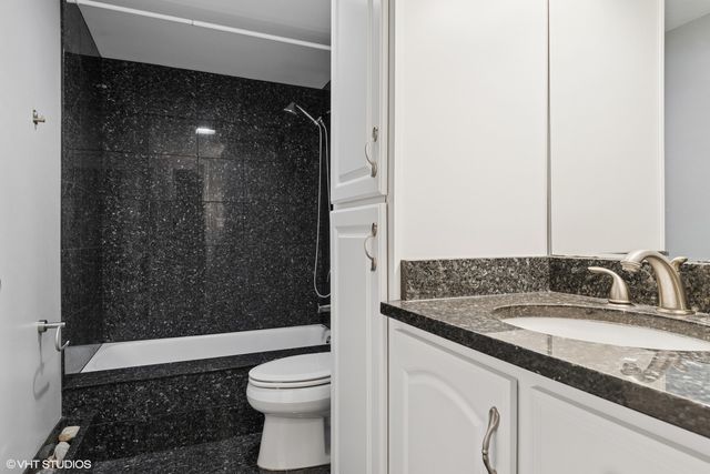 114 E Bailey Road L, Naperville, IL 60565