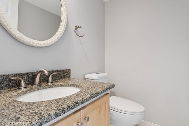 114 E Bailey Road L, Naperville, IL 60565