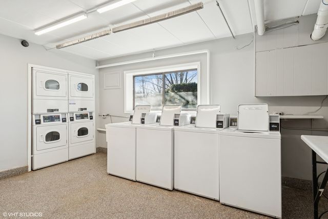 114 E Bailey Road L, Naperville, IL 60565
