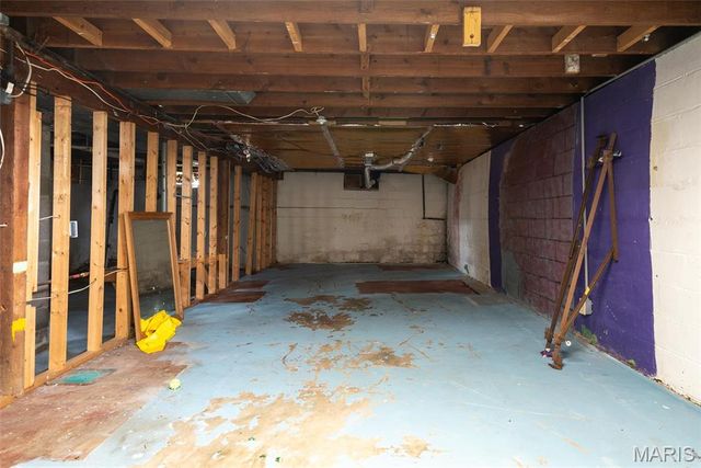 209 Sterling Drive, Moro, IL 62067