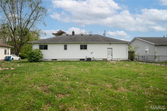 209 Sterling Drive, Moro, IL 62067