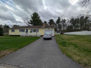 16 Pinewood Dr, Webster, MA 01570