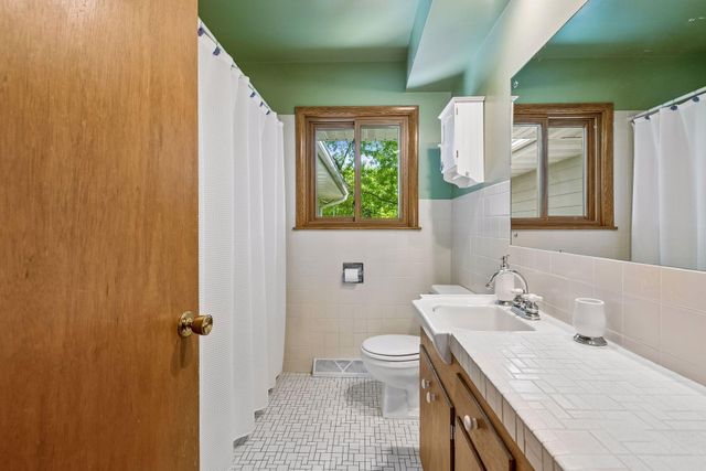 10643 Vessey Road, Bloomington, MN 55437