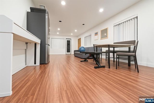 130 E Edsall Avenue, Palisades Park, NJ 07650