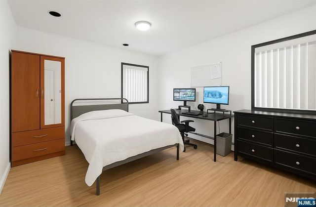 130 E Edsall Avenue, Palisades Park, NJ 07650