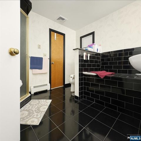 130 E Edsall Avenue, Palisades Park, NJ 07650