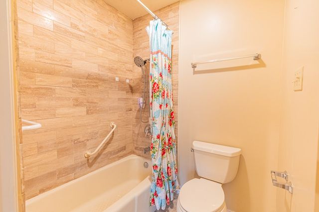 802 Lois St, Kerrville, TX 78028