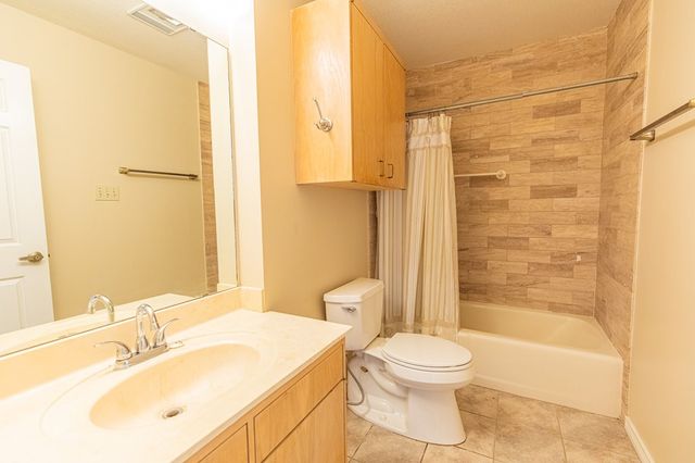 802 Lois St, Kerrville, TX 78028