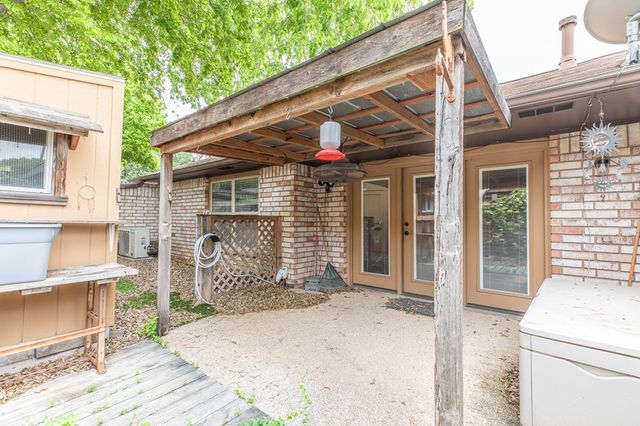 802 Lois St, Kerrville, TX 78028