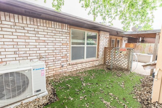 802 Lois St, Kerrville, TX 78028