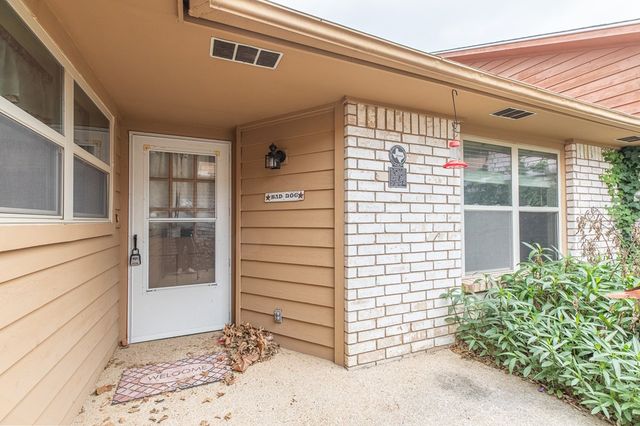 802 Lois St, Kerrville, TX 78028