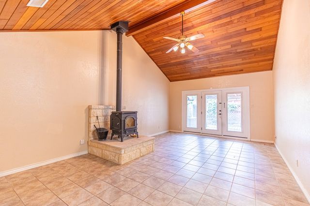 802 Lois St, Kerrville, TX 78028