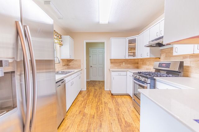 802 Lois St, Kerrville, TX 78028