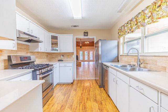 802 Lois St, Kerrville, TX 78028