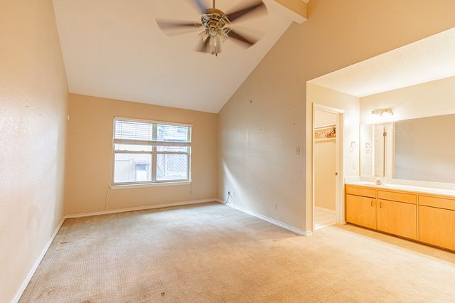 802 Lois St, Kerrville, TX 78028
