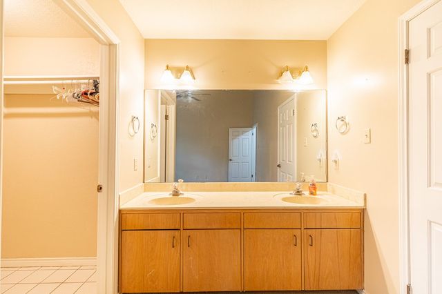 802 Lois St, Kerrville, TX 78028