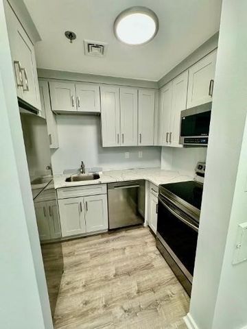 90 Quincy Shore Dr 808, Quincy, MA 02171